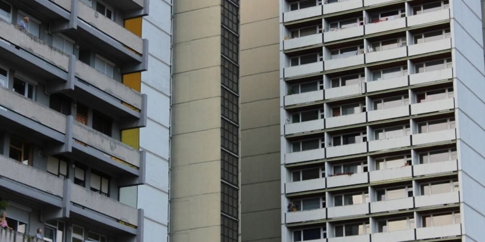 Niño cae edificio Chile