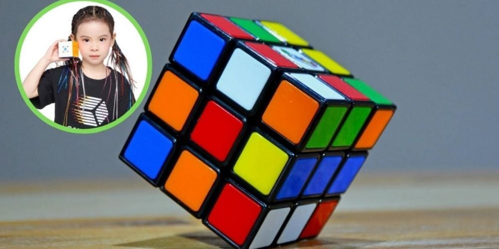 Niña récord cubo de Rubik