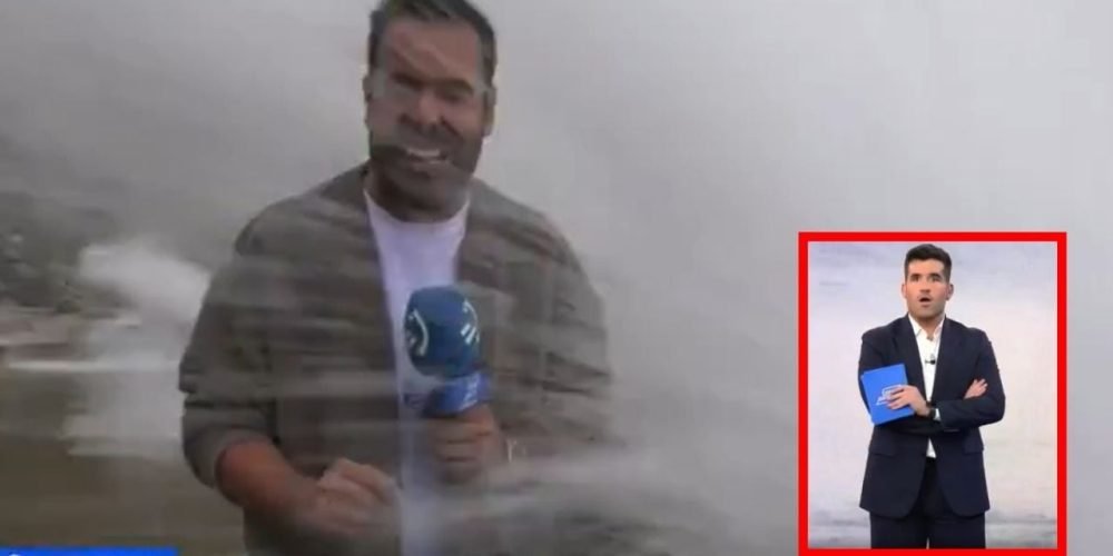 reportero alcanzado por ola