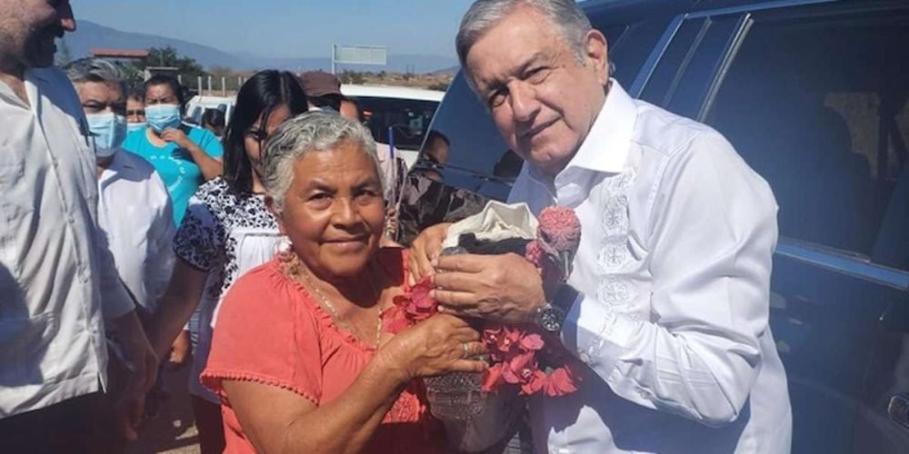 fallece-simon-el-guajolote-de-amlo
