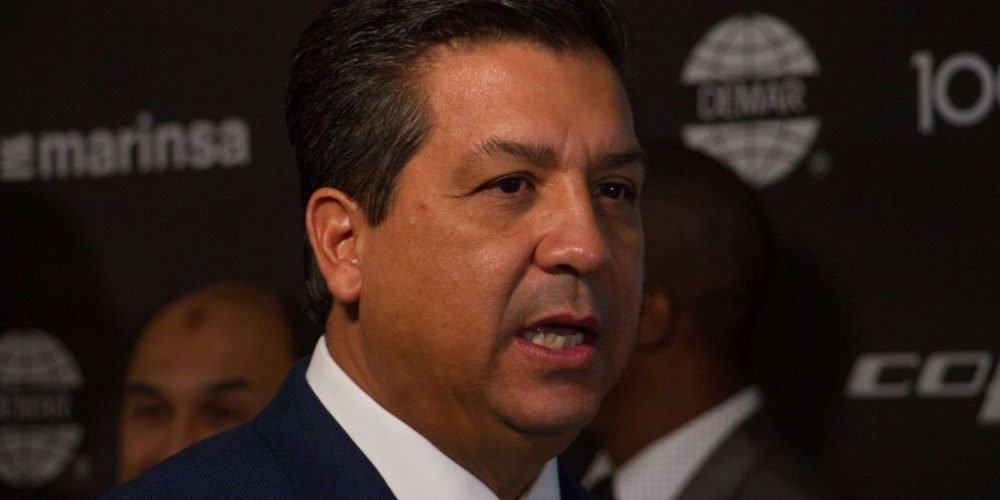 CIUDAD DE MÉXICO, 22MAYO2019.- Francisco García Cabeza de Vaca, gobernador de Tamaulipas, acudió a la presentación de la Revista Pétroleo&Energía 2019, en Expo Santa Fe, con un reconocimiento especial a los referentes en el sector petrolero.
FOTO: ROGELIO MORALES /CUARTOSCURO.COM