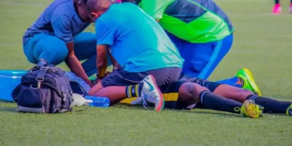 futbolista-se-traga-moneda-muere-en-pleno-partido