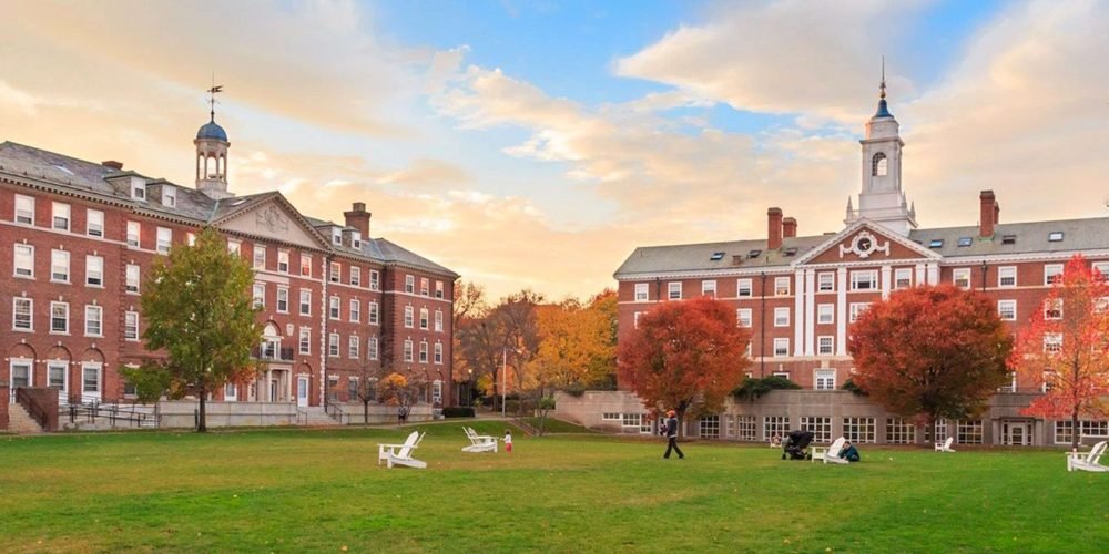 Harvard demanda al gobierno de EE.UU. por recortes “ilegales”
