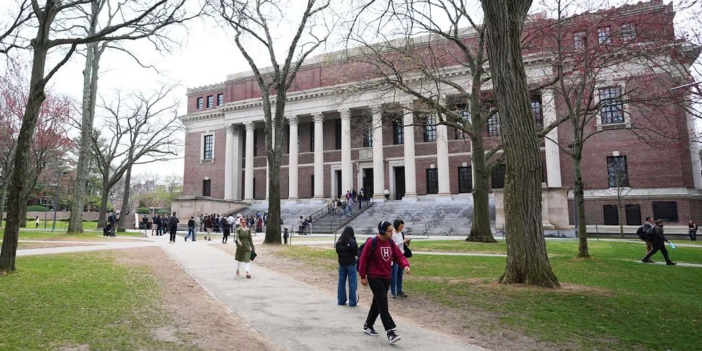 Crisis en Harvard: Trump amenaza con expulsar a estudiantes extranjeros