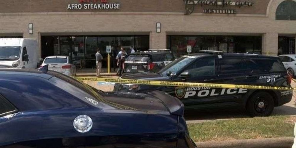 hombre-muere-restaurante-cuerpo-a-la-calle