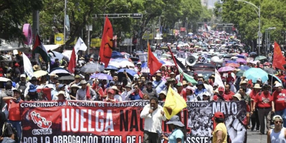 CNTE inicia huelga nacional con plantón en el Zócalo pese a aumento salarial
