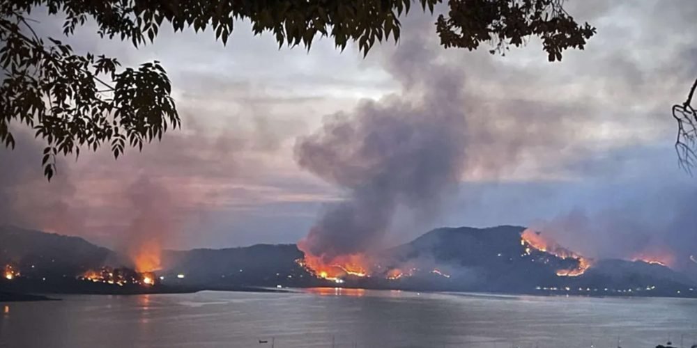 Incendio forestal alarma Valle de Bravo: fuego arrasa zona boscosa
