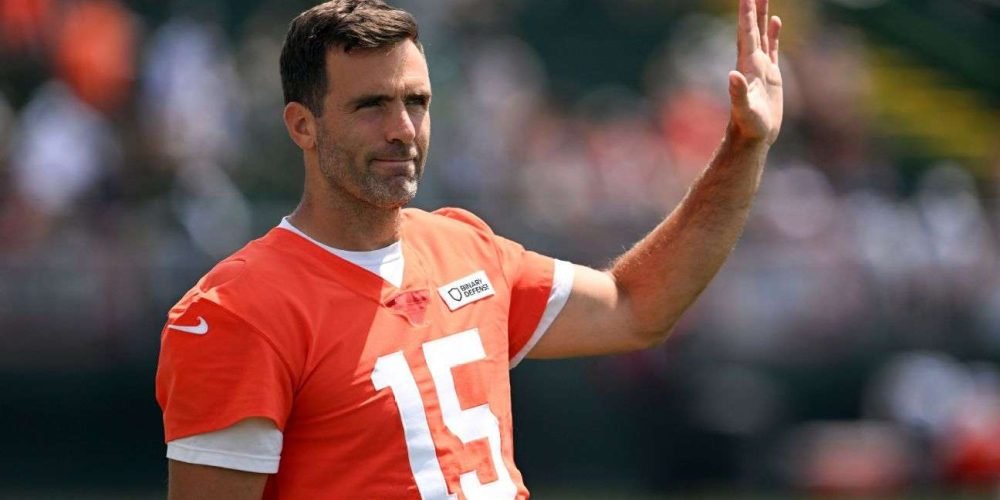 joe-flacco-firma-cleveland-browns-nfl-2025
