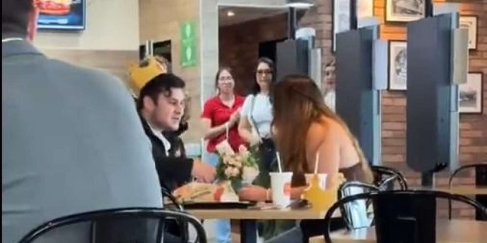 joven-rechazado-en-propuesta-de-matrimonio-burger-king