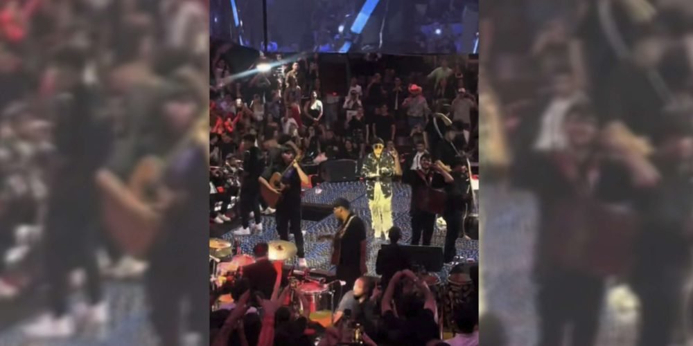 Le apagan el micrófono a Junior H por cantar narcocorridos en Aguascalientes