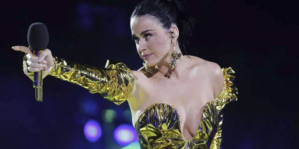 Katy Perry desciende del cielo en CDMX y conquista con show futurista