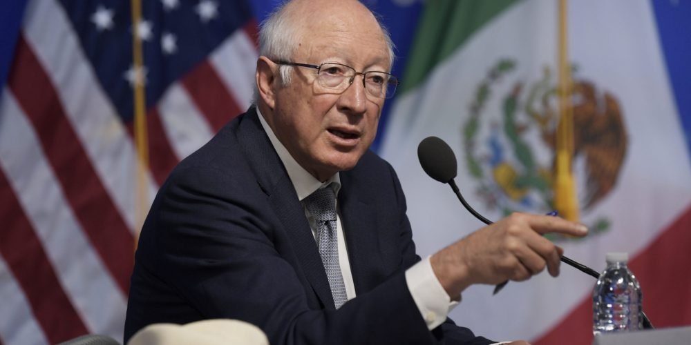 Fotografía de archivo del embajador estadounidense en México, Ken Salazar. EFE/Lenin Nolly
