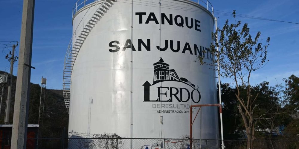 lerdo-da-mantenimiento-a-mega-tanques