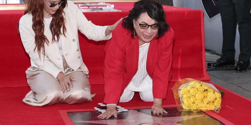 madre-jenni-rivera-llora-develacion-placa-paseo-de-la-fama-hollywood