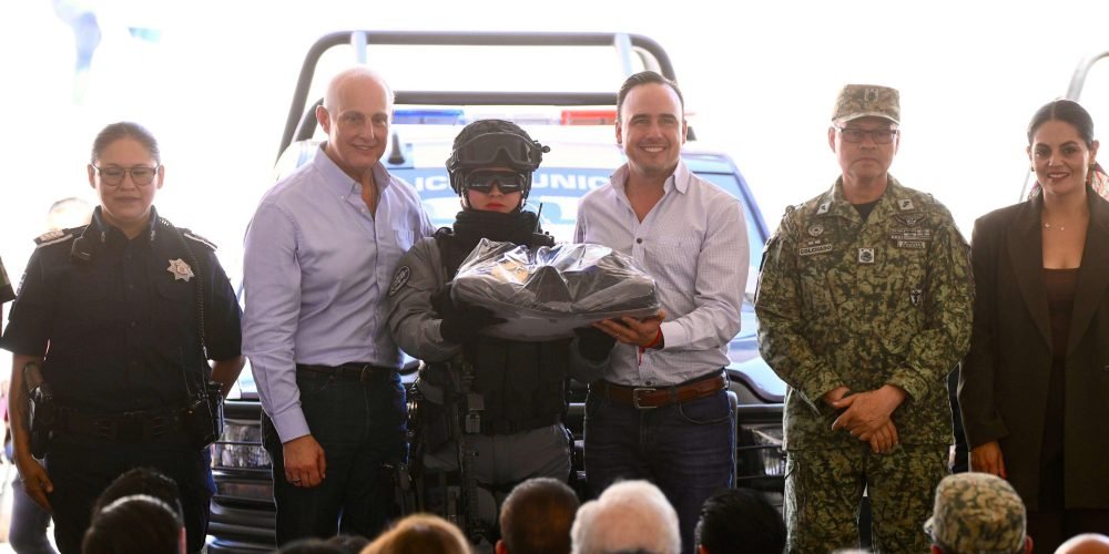 manolo-roman-entregan-patrullas-torreon