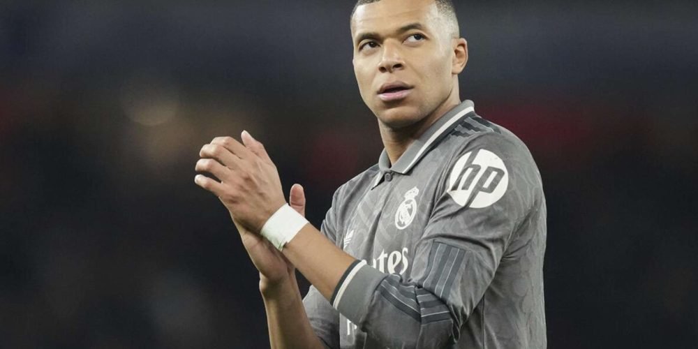 Filtran sanción para Mbappé tras expulsión por brutal entrada