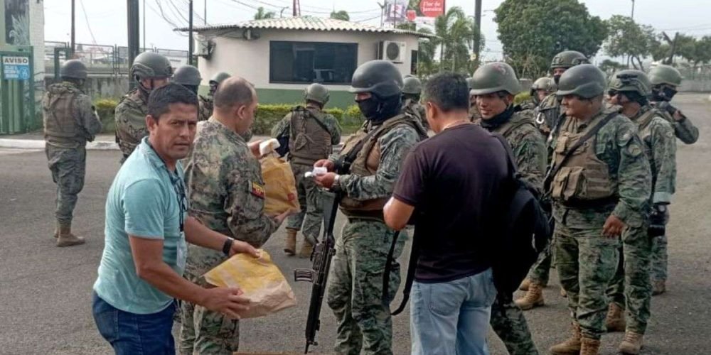 mcdonalds-donacion-hamburguesas-soldados-ecuador