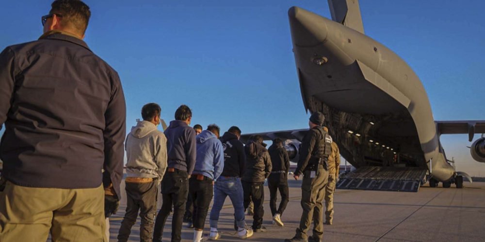 ICE rompe récord histórico: 59,000 inmigrantes detenidos en EE.UU.