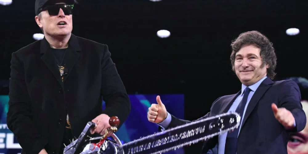 milei-regala-motosierra-musk