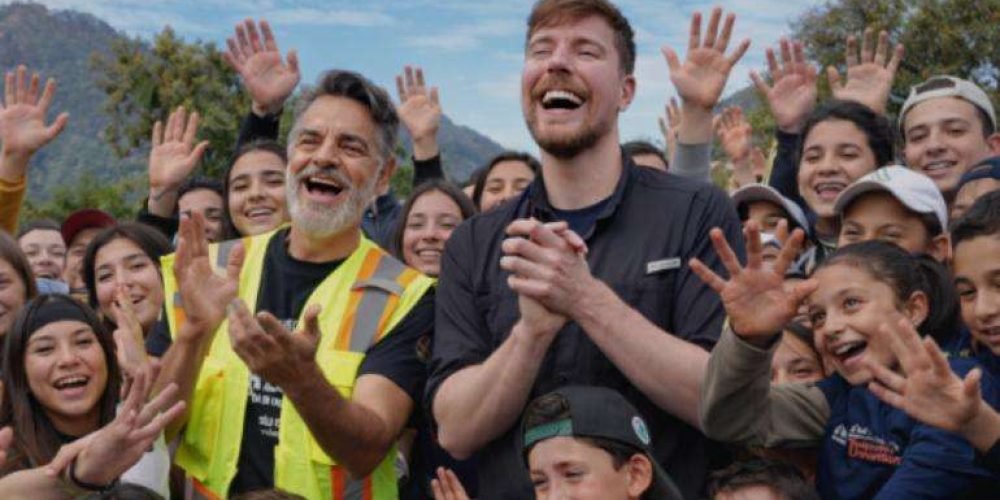 mr-beast-eugenio-derbez-construyen-escuela-estado-de-mexico