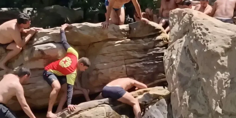 muere-niña-atrapada-bajo-roca-cascada-20-minutos