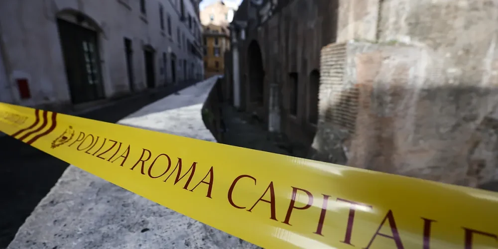 muere-turista-cae-foso-panteon-roma