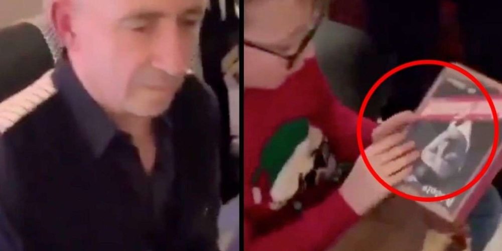 nino-pide-minecraft-de-navidad-abuelo-le-da-libro-del-mein-kapf