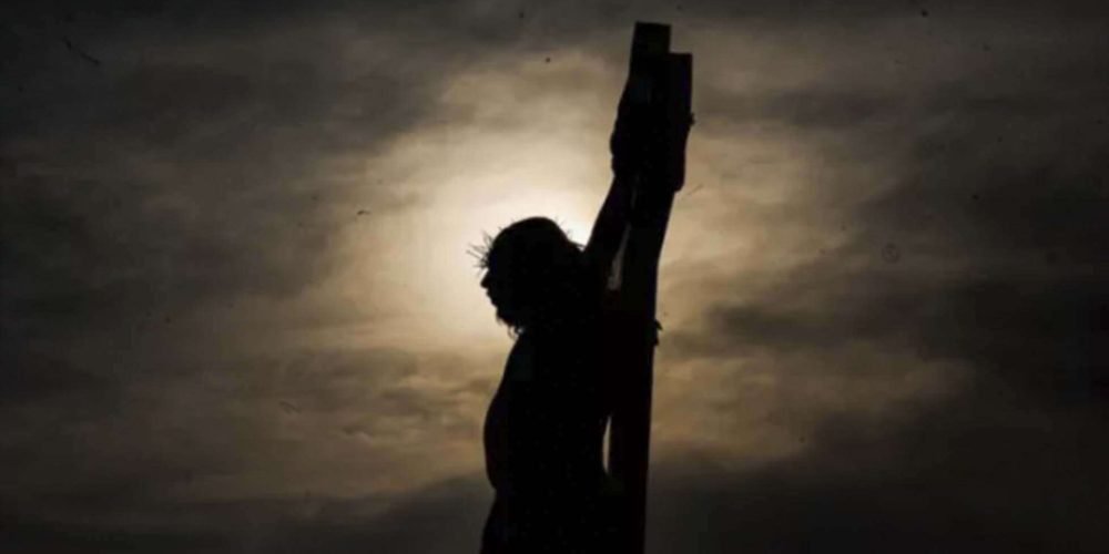 Captan nube con forma de Jesús durante ceremonia