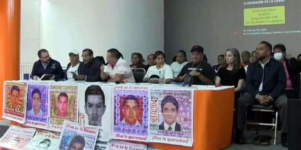 padres-ayotzinapa-amlo-abandonan-reunion-segob