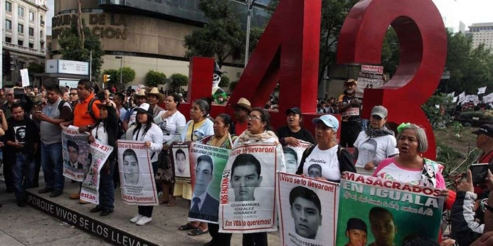 padres-de-los-43-normalistas-de-ayotzinapa-reuniran-sheinbaum