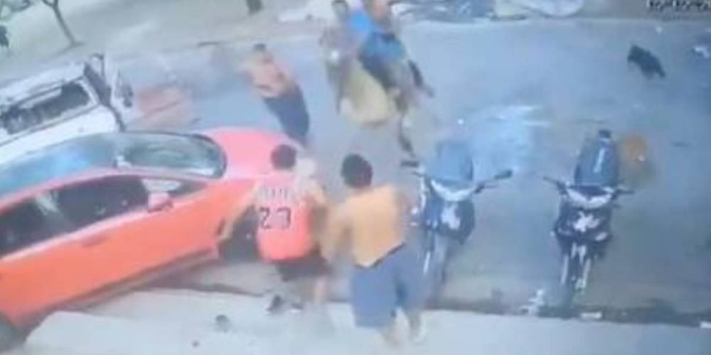 pelea-campal-caballos-perros-botellazos