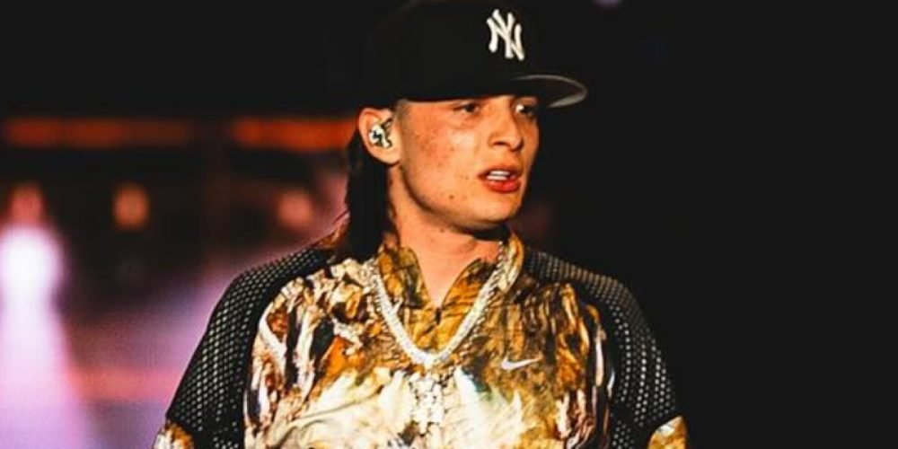 peso-pluma-superheroe-regional-mexicano