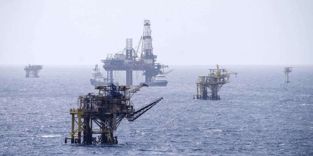 Trump propone venta de arrendamientos de petróleo en el Golfo de México