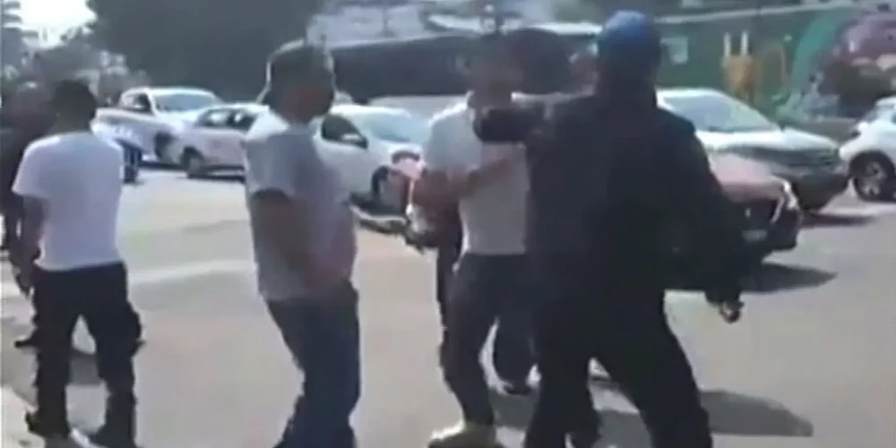 policia-pelea