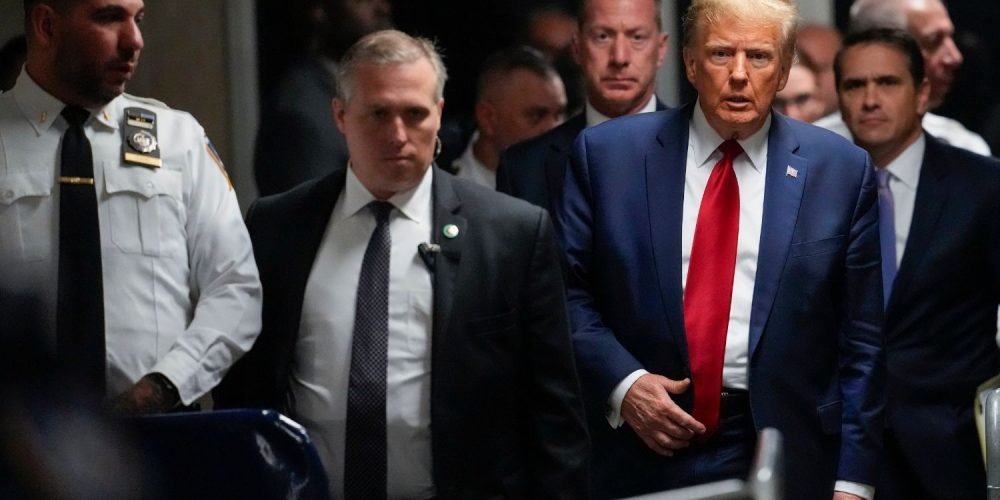 posponen-juicio-donald-trump-pagos-irregulares-actriz-porno