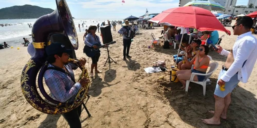 prohiben-bandas-playa-mazatlan