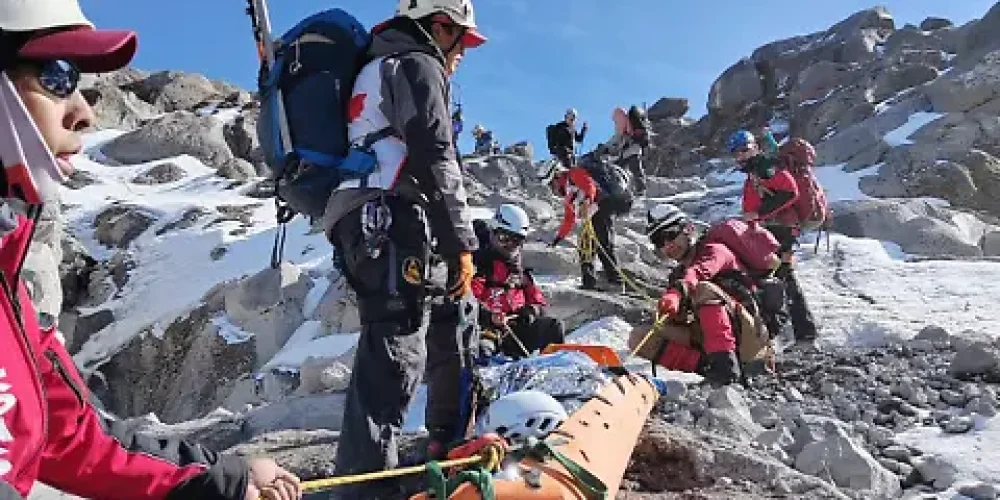 rescatan-12-alpinistas-atrapados-pico-de-orizaba
