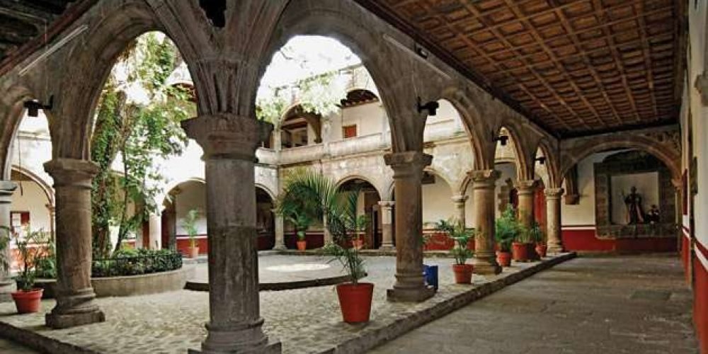 rezos-lamentos-convento-abandonado-azcapotzalco
