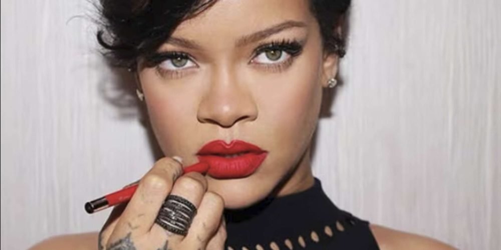 Rihanna responde a crítica sobre los nombres de sus hijos