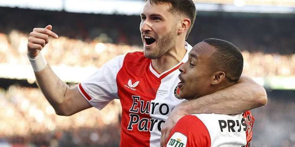 El jugador del Feyenoord Igor Paixao (I) celebra el 1-0 durante la final de la KNVB Cup que han jugado Feyenoord y NEC Nijmegen en el Feyenoord Stadium de Kuip en Rotterdam, Países Bajos. EFE/EPA/MAURICE VAN STEEN
