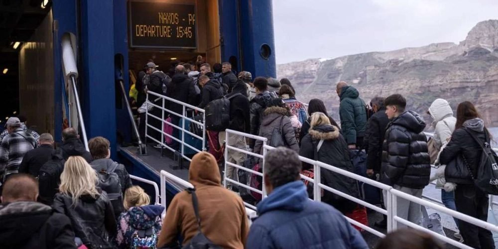 santorini-en-crisis-declaran-estado-de-emergencia