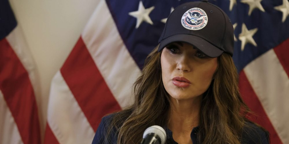 Kristi Noem, secretaria de Seguridad, hospitalizada en Washington