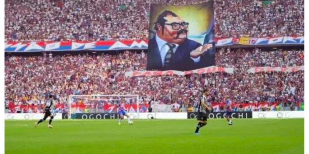 senor-barriga-aparece-partido-futbol-brasil