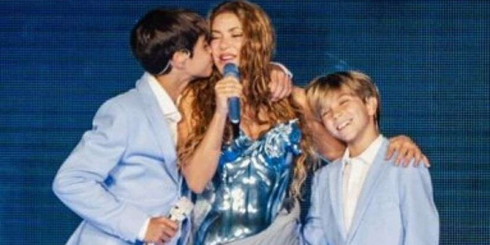 shakira-canta-con-sus-hijos-concierto-argentina-sasha-milan