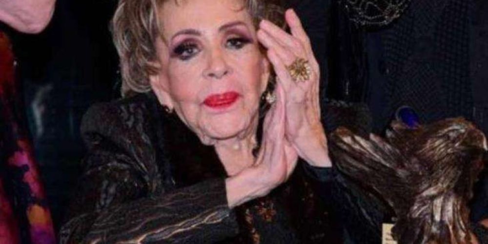 silvia-pinal-a-todo-dar-desde-hospital