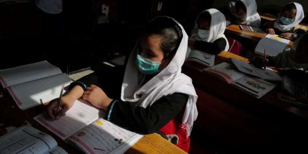 talibanes-vetan-mujeres-escuelas-colegios