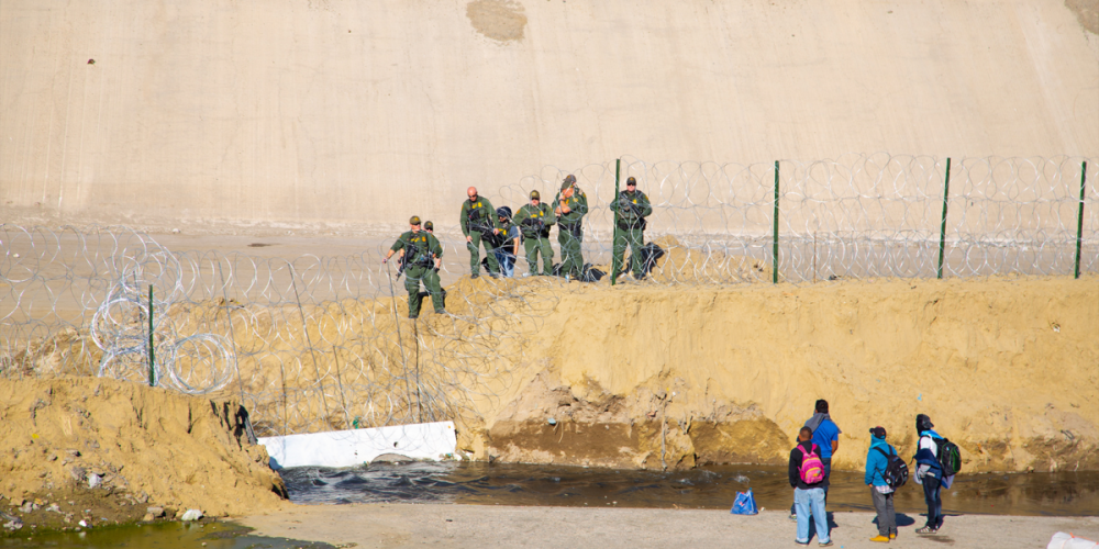 texas-desafia-gobierno-estados-unidos-refuerza-muro-fronterizo