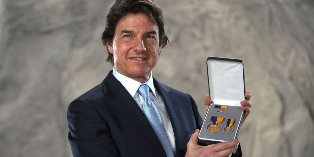 tom-cruise-recibe-medalla-de-la-marina-de-eeuu