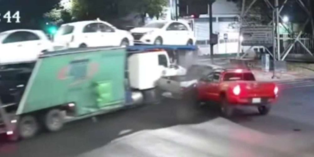 trailer-choque-semaforo-autos-iztacalco