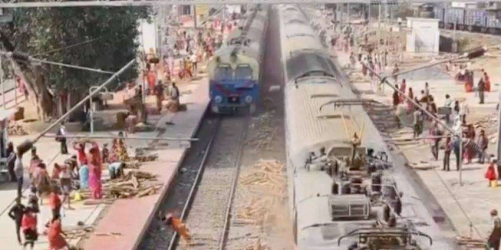 tren-golpea-tronco-noquea-mujer-india